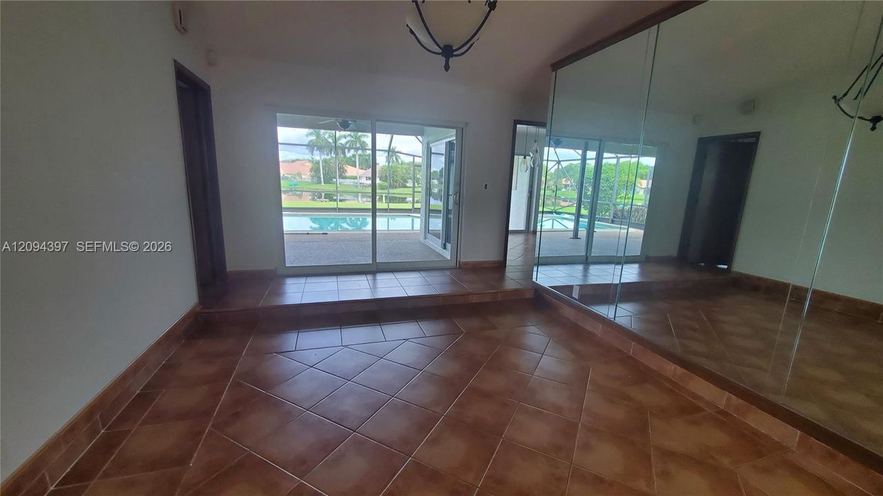 В аренду: $4,800 (6 спален, 2 ванн, 2596 Квадратных фут)