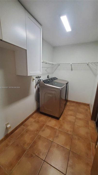 В аренду: $4,800 (6 спален, 2 ванн, 2596 Квадратных фут)