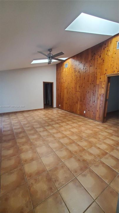 В аренду: $4,800 (6 спален, 2 ванн, 2596 Квадратных фут)