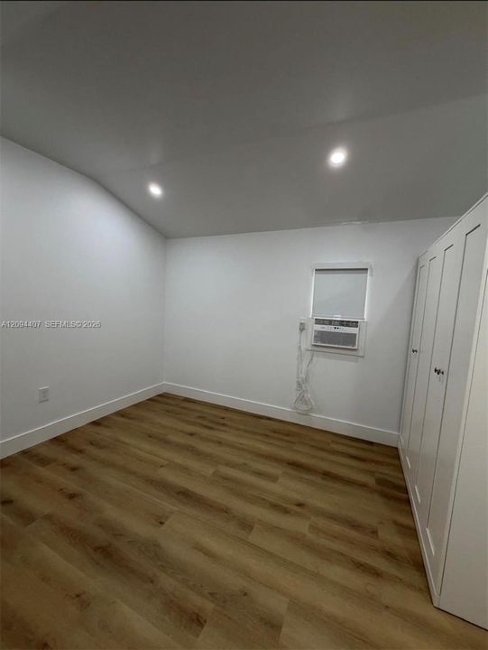В аренду: $1,300 (0 спален, 1 ванн, 0 Квадратных фут)