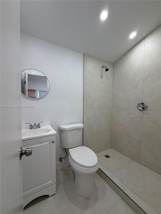 В аренду: $1,300 (0 спален, 1 ванн, 0 Квадратных фут)
