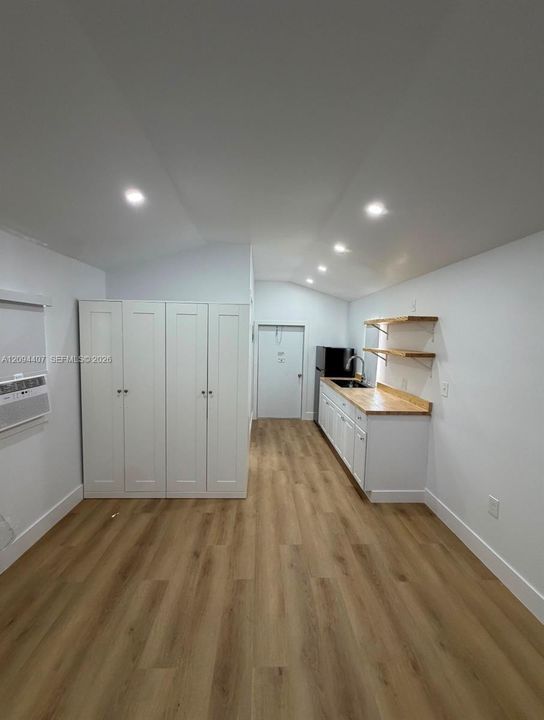 В аренду: $1,300 (0 спален, 1 ванн, 0 Квадратных фут)