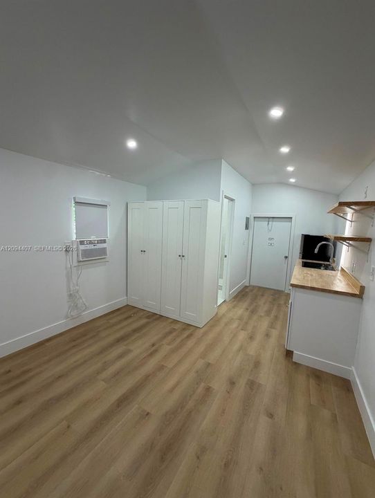 В аренду: $1,300 (0 спален, 1 ванн, 0 Квадратных фут)