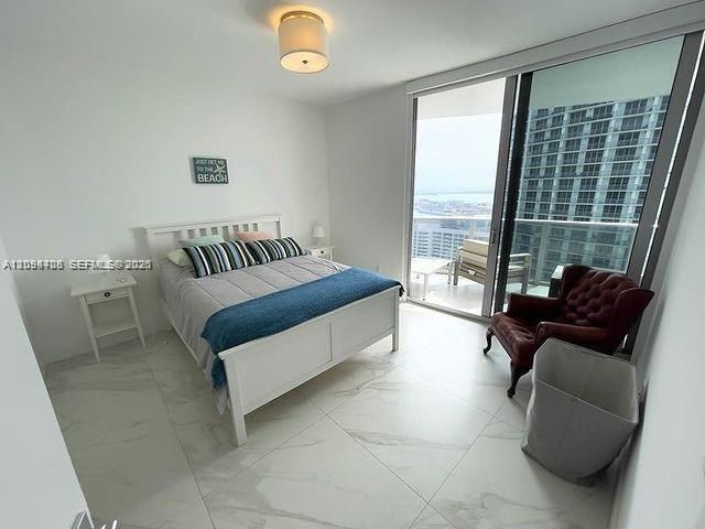 For Sale: $585,000 (1 beds, 1 baths, 794 Square Feet)