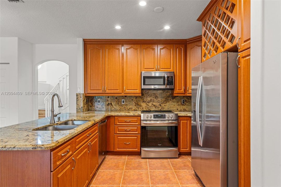 For Sale: $750,000 (5 beds, 3 baths, 2319 Square Feet)