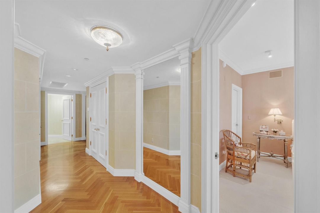 25 Foyer