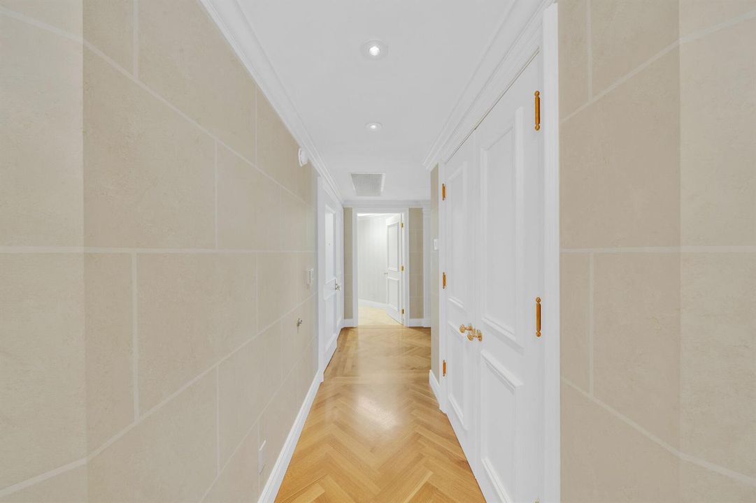 26 Foyer (2)