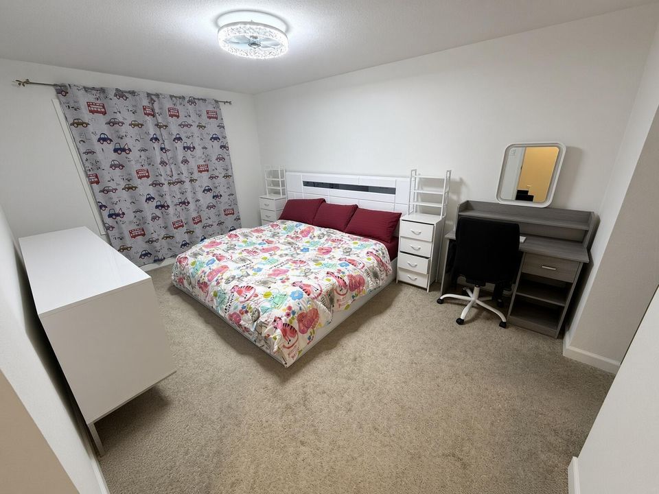 22-bedroom-car-theme-wide