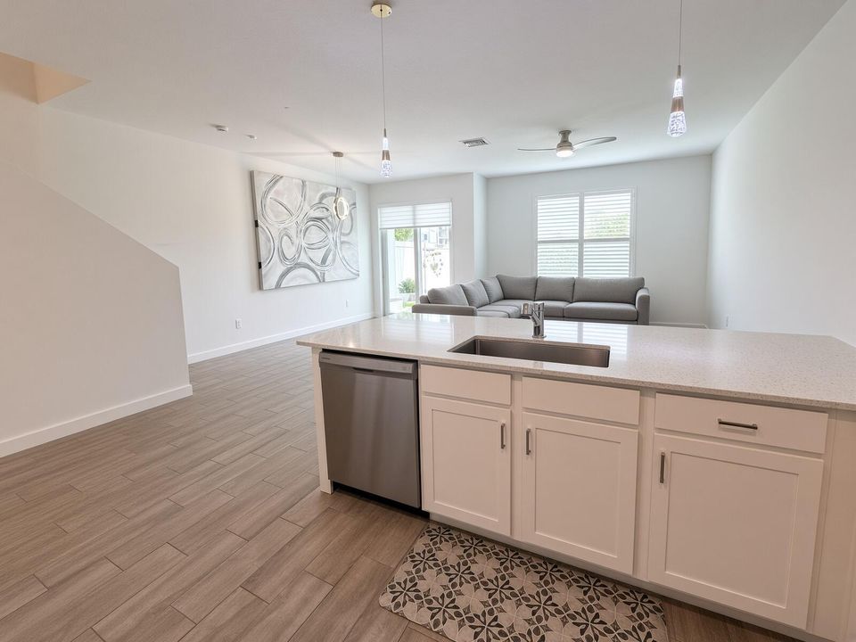 10-kitchen-island-to-living