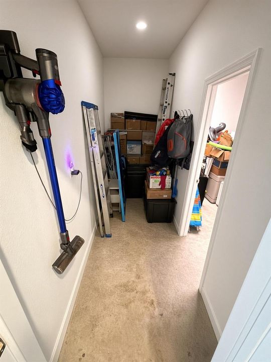 30-garage-storage-hall