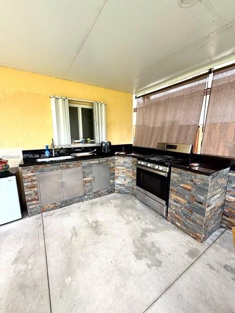 На продажу: $760,000 (5 спален, 3 ванн, 2319 Квадратных фут)