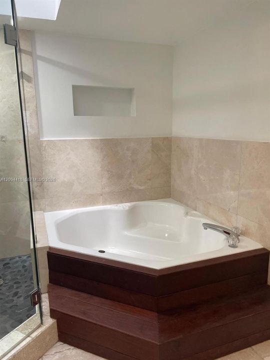 For Rent: $4,300 (2 beds, 2 baths, 1400 Square Feet)