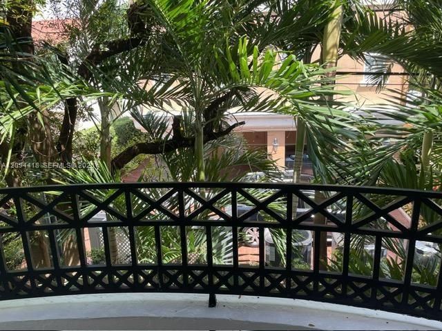 For Rent: $4,300 (2 beds, 2 baths, 1400 Square Feet)