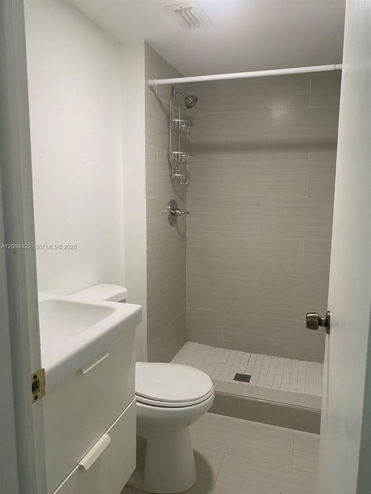 В аренду: $1,850 (2 спален, 2 ванн, 820 Квадратных фут)