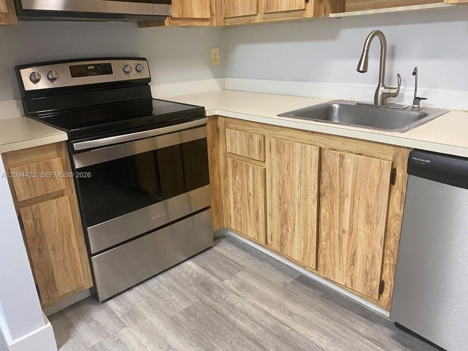 В аренду: $1,850 (2 спален, 2 ванн, 820 Квадратных фут)