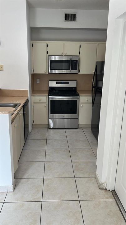 В аренду: $2,000 (1 спален, 1 ванн, 650 Квадратных фут)
