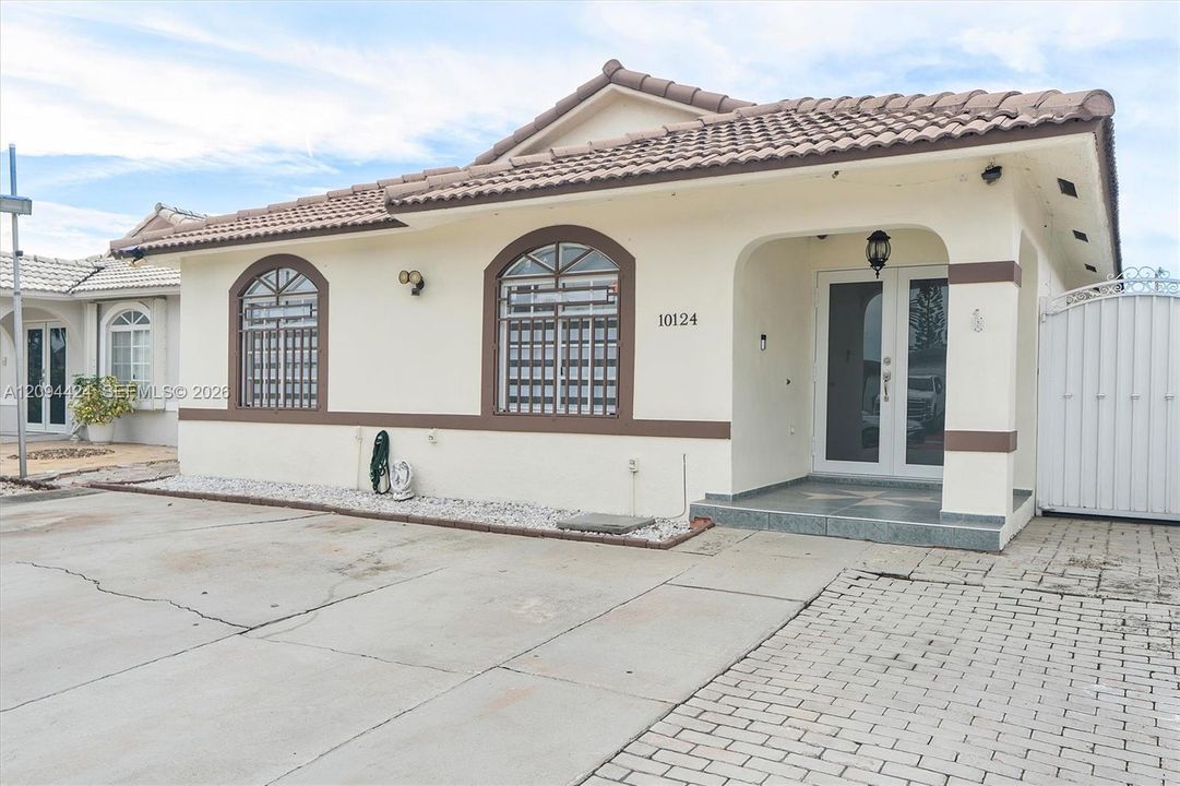 В аренду: $3,500 (4 спален, 3 ванн, 1541 Квадратных фут)