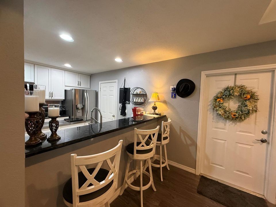 Eat In Kitchen