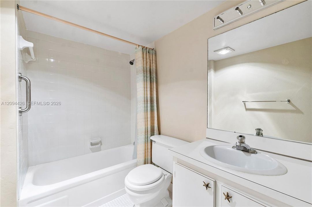 На продажу: $129,900 (2 спален, 2 ванн, 1290 Квадратных фут)
