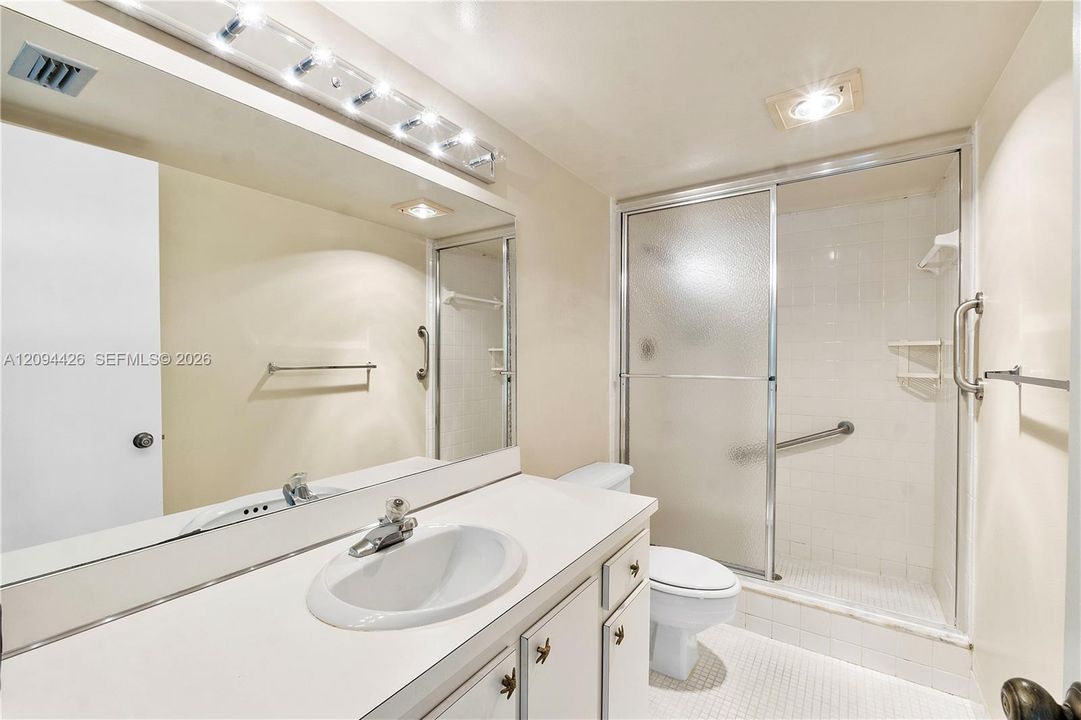 На продажу: $129,900 (2 спален, 2 ванн, 1290 Квадратных фут)