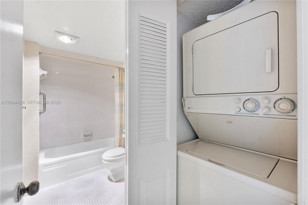 На продажу: $129,900 (2 спален, 2 ванн, 1290 Квадратных фут)