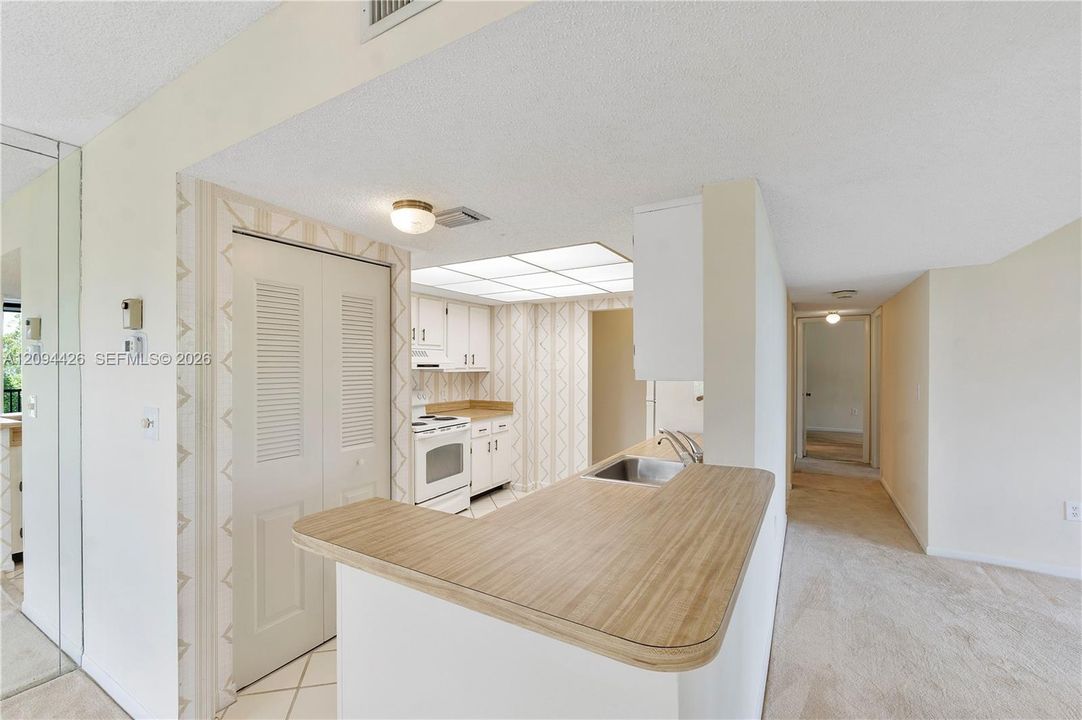 На продажу: $129,900 (2 спален, 2 ванн, 1290 Квадратных фут)