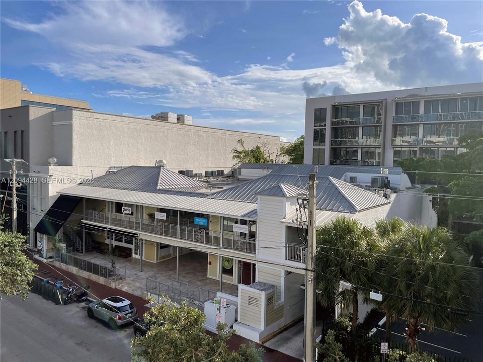 For Sale: $669,000 (1 beds, 1 baths, 790 Square Feet)