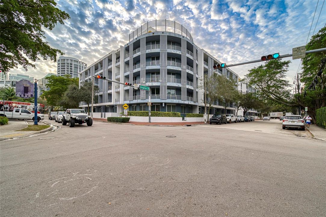 For Sale: $669,000 (1 beds, 1 baths, 790 Square Feet)