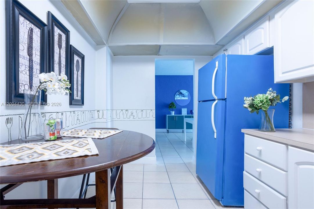 For Rent: $4,700 (1 beds, 1 baths, 874 Square Feet)