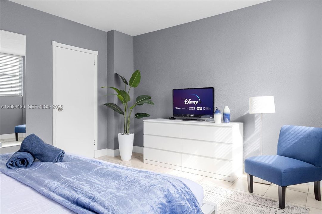 For Rent: $4,700 (1 beds, 1 baths, 874 Square Feet)