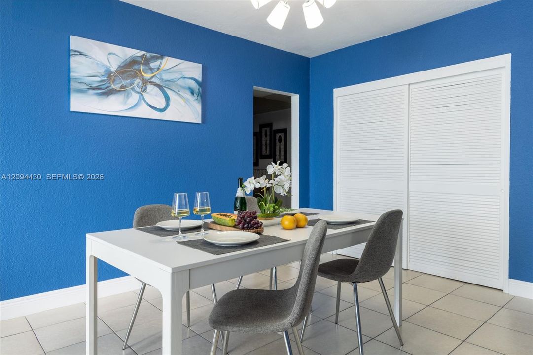 For Rent: $4,700 (1 beds, 1 baths, 874 Square Feet)