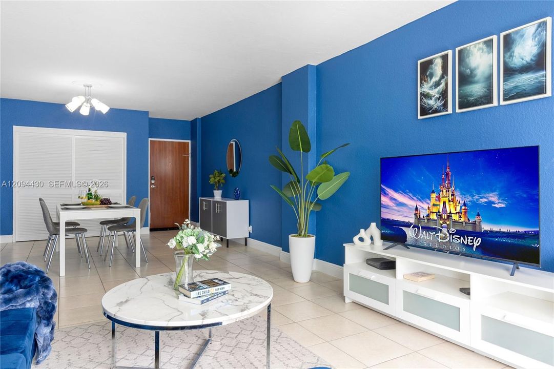 For Rent: $4,700 (1 beds, 1 baths, 874 Square Feet)