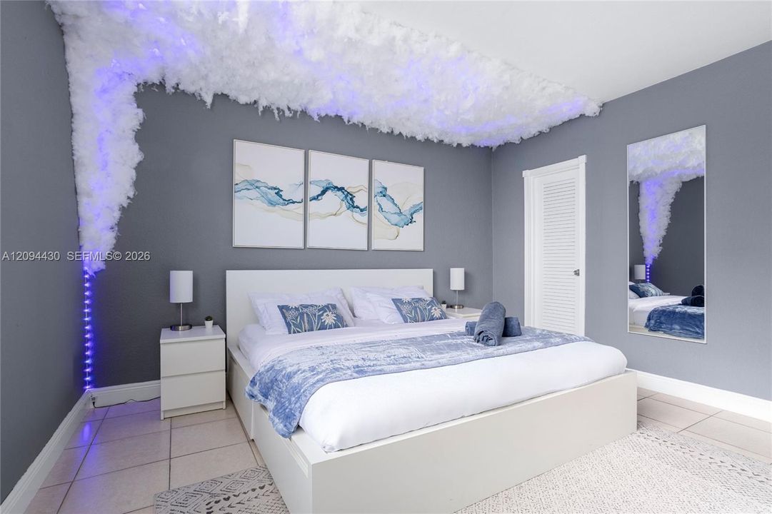 For Rent: $4,700 (1 beds, 1 baths, 874 Square Feet)