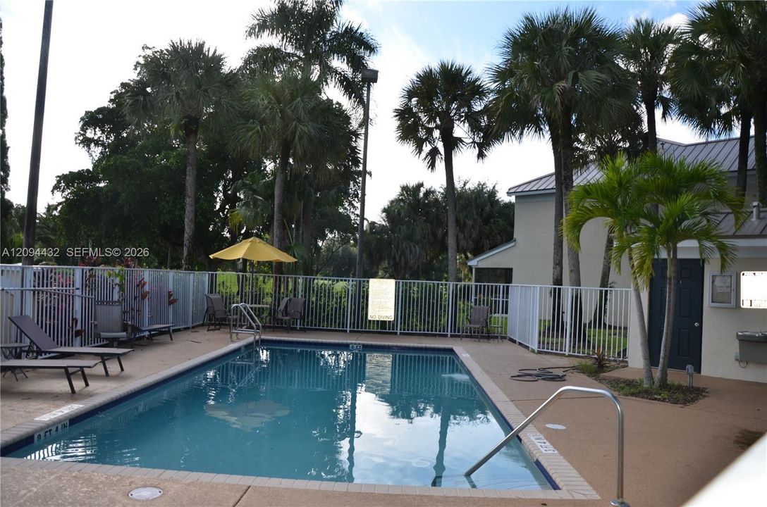 For Rent: $2,800 (2 beds, 1 baths, 1110 Square Feet)