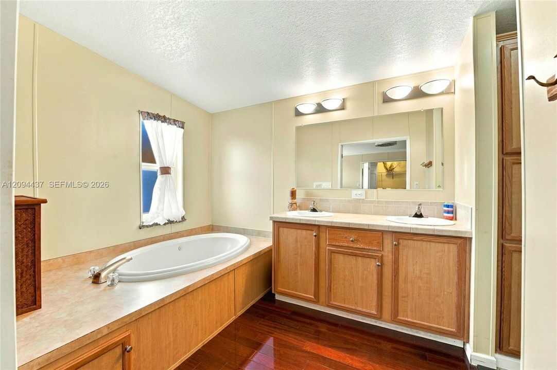 For Sale: $399,900 (3 beds, 2 baths, 1538 Square Feet)
