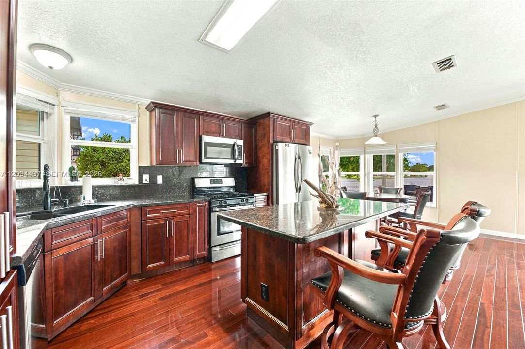 For Sale: $399,900 (3 beds, 2 baths, 1538 Square Feet)