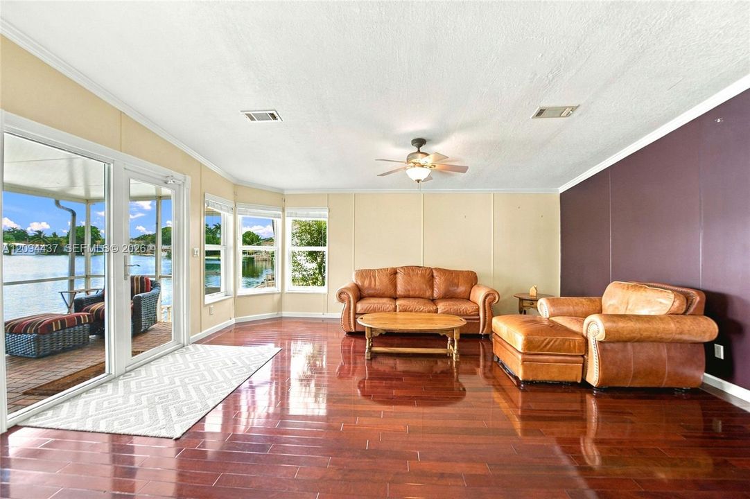 For Sale: $399,900 (3 beds, 2 baths, 1538 Square Feet)