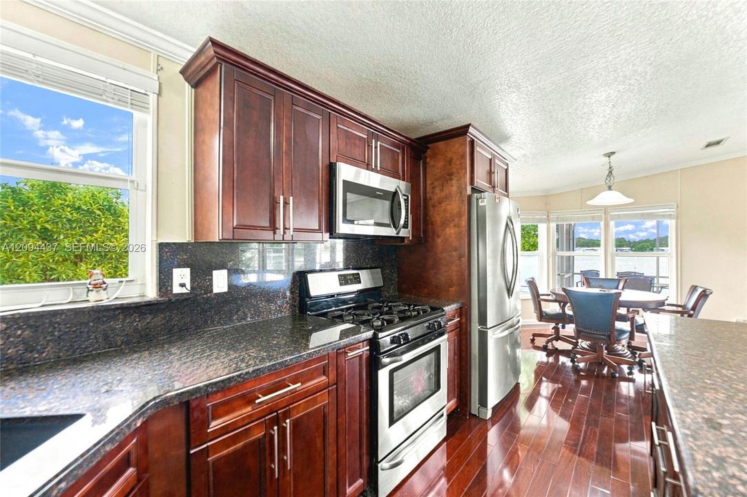 For Sale: $399,900 (3 beds, 2 baths, 1538 Square Feet)