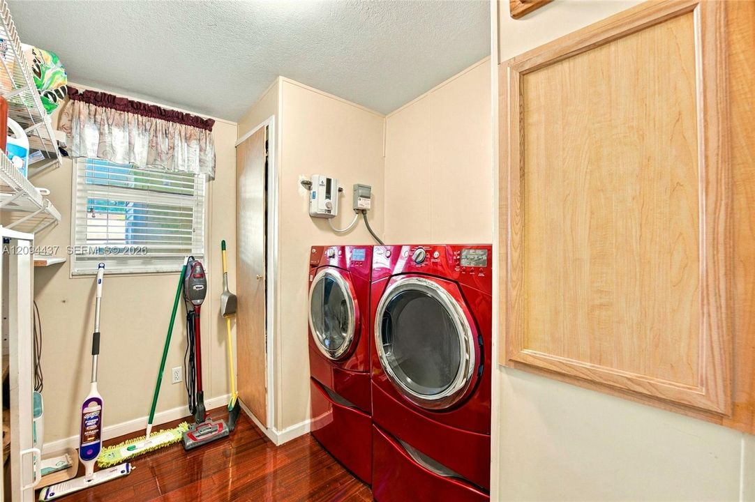 For Sale: $399,900 (3 beds, 2 baths, 1538 Square Feet)