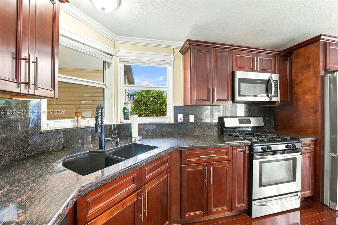 For Sale: $399,900 (3 beds, 2 baths, 1538 Square Feet)