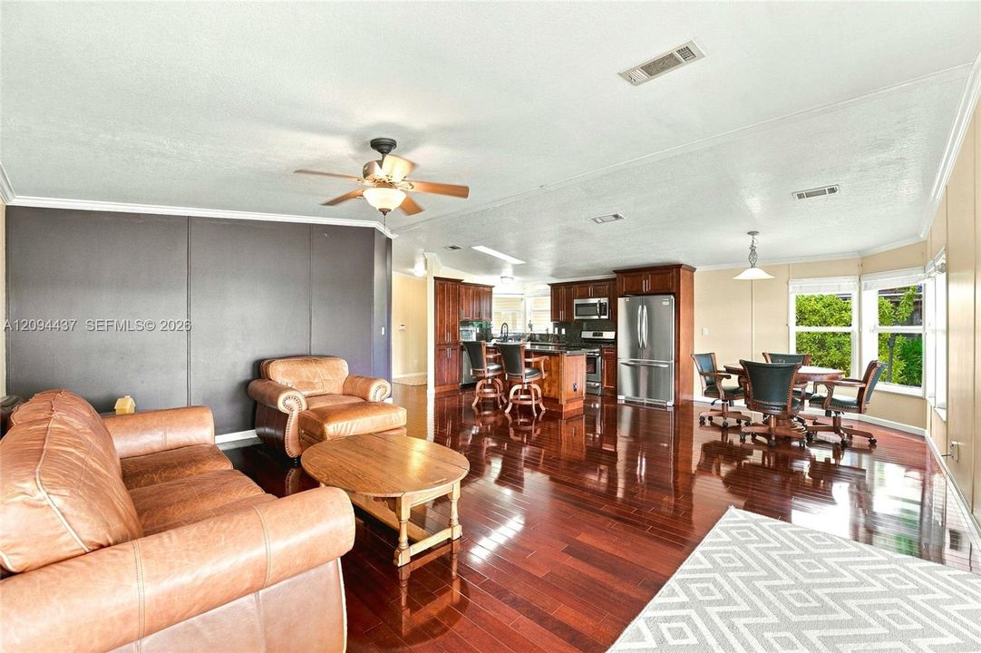 For Sale: $399,900 (3 beds, 2 baths, 1538 Square Feet)
