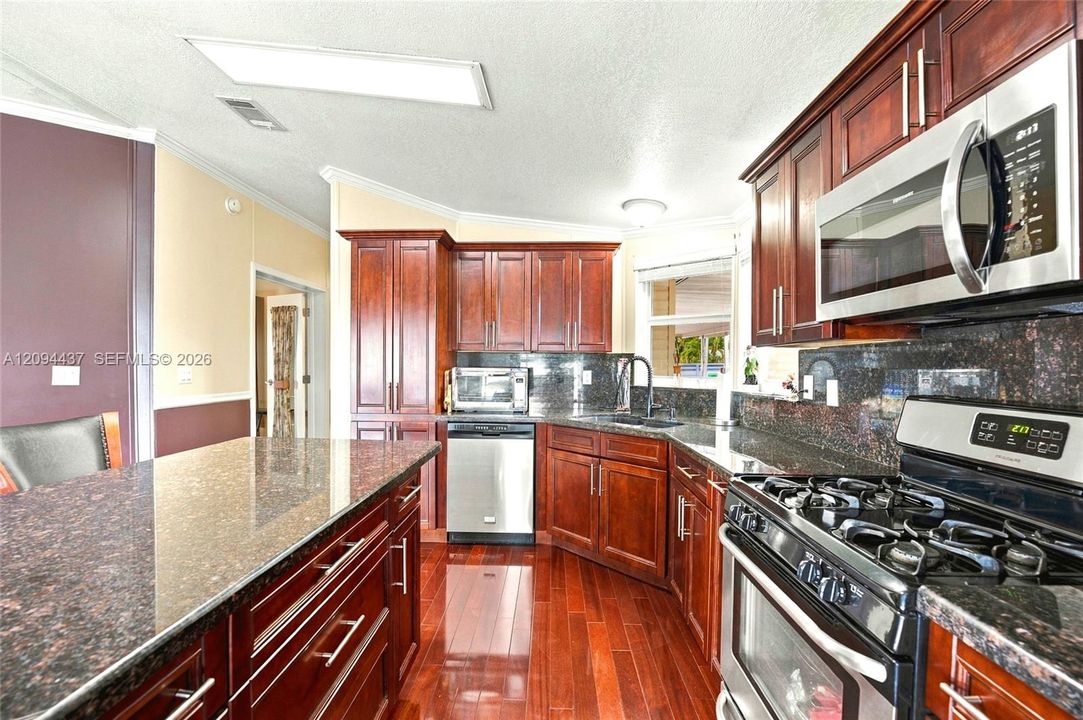 For Sale: $399,900 (3 beds, 2 baths, 1538 Square Feet)