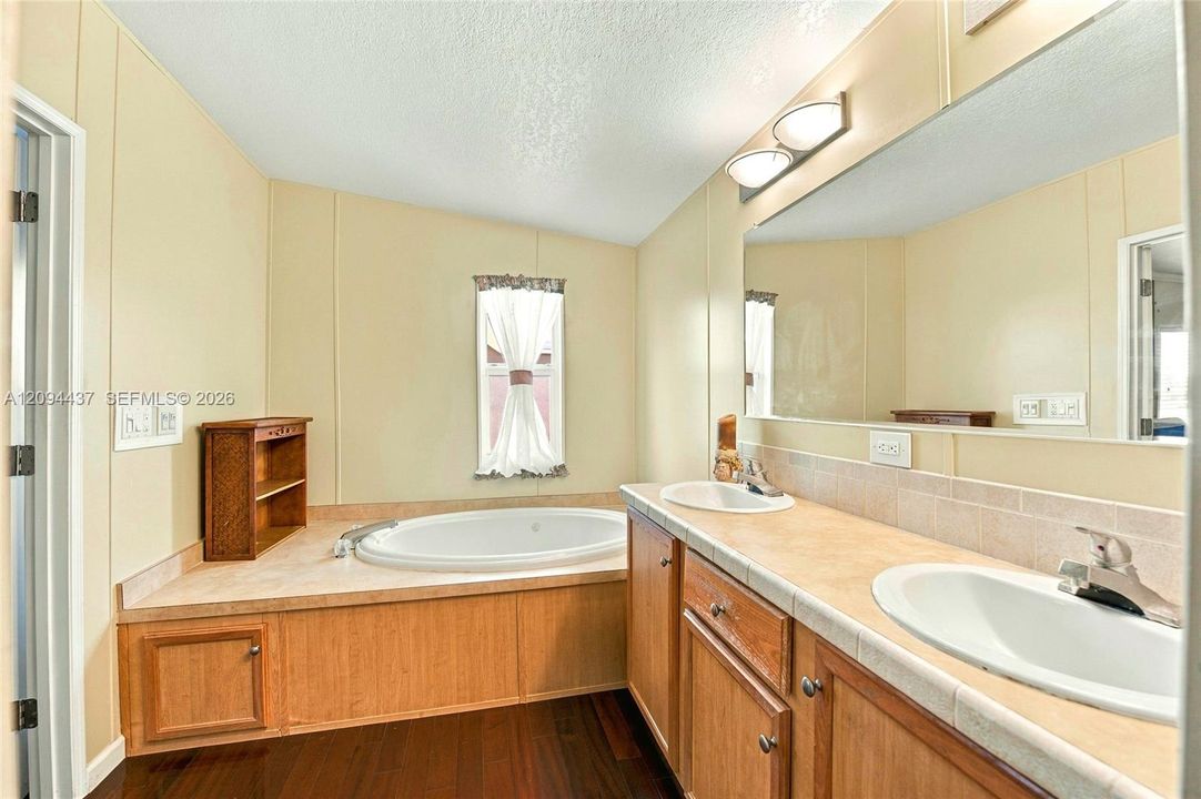 For Sale: $399,900 (3 beds, 2 baths, 1538 Square Feet)