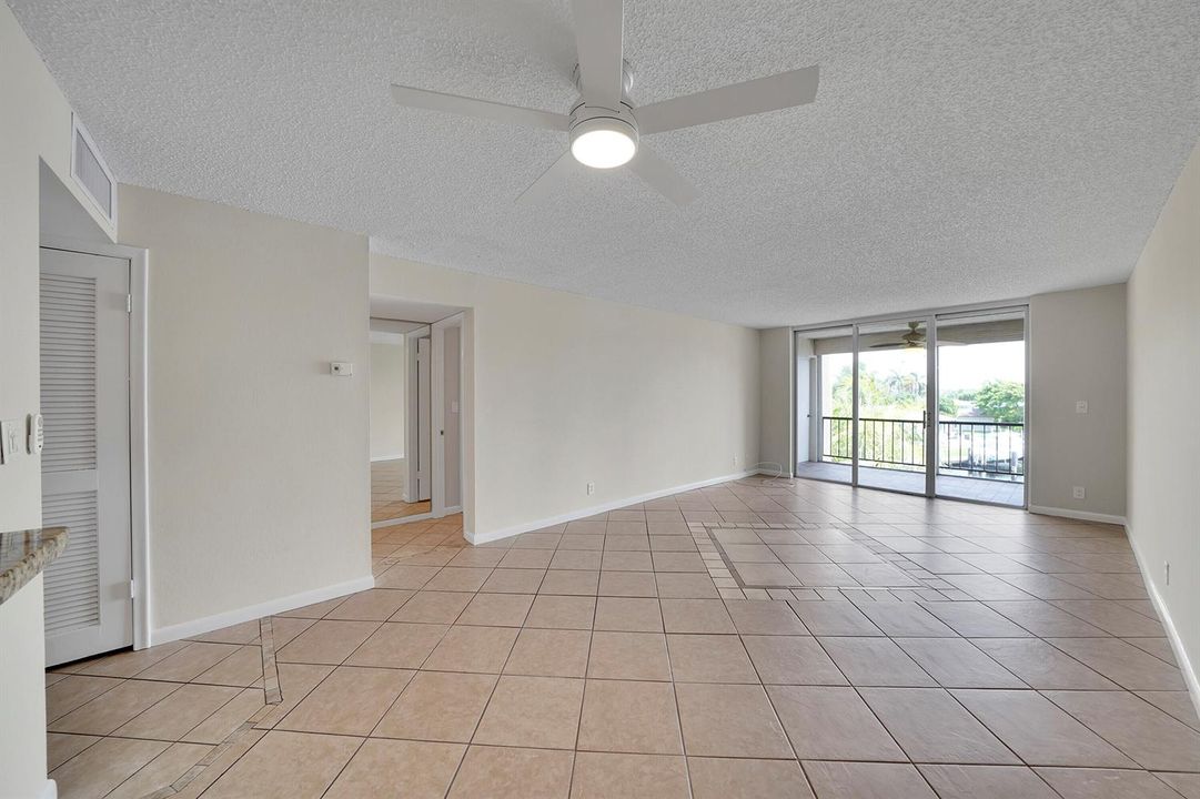11_dining area
