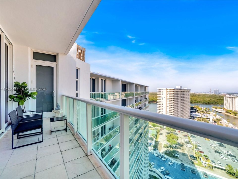 На продажу: $629,990 (2 спален, 2 ванн, 1357 Квадратных фут)