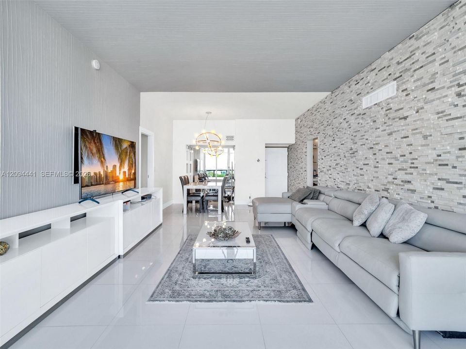 На продажу: $629,990 (2 спален, 2 ванн, 1357 Квадратных фут)