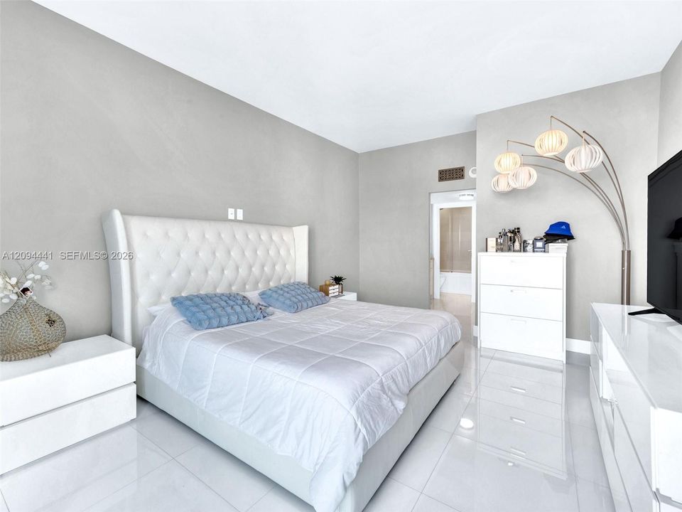 На продажу: $629,990 (2 спален, 2 ванн, 1357 Квадратных фут)
