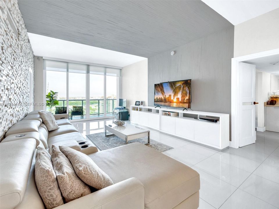 На продажу: $629,990 (2 спален, 2 ванн, 1357 Квадратных фут)