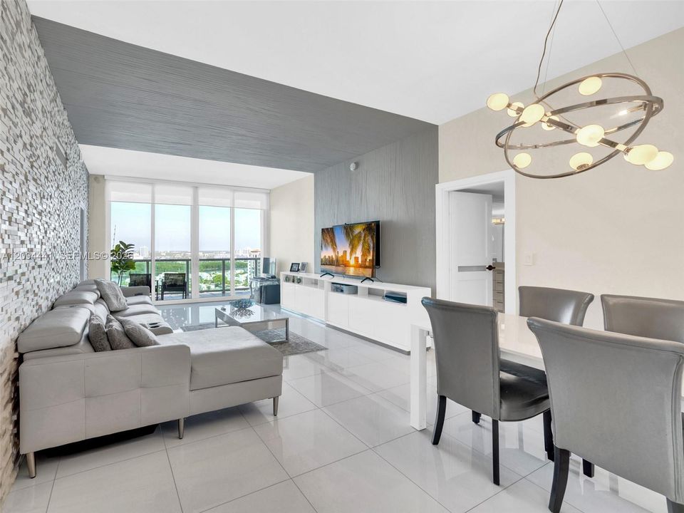 На продажу: $629,990 (2 спален, 2 ванн, 1357 Квадратных фут)