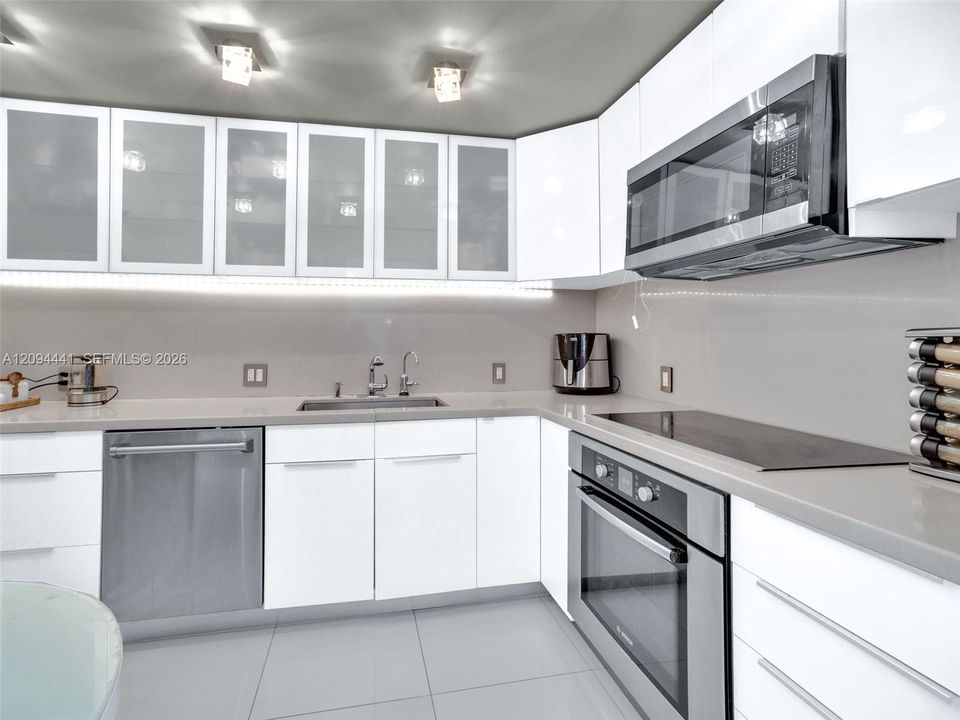 На продажу: $629,990 (2 спален, 2 ванн, 1357 Квадратных фут)